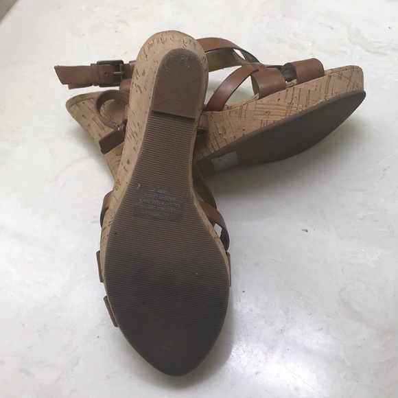 Guess Tan Leather Wedge Sandal Heels - Picture 3 of 4